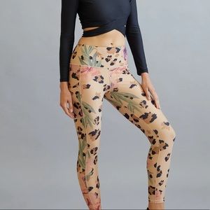 NWOT NALA LEGGING